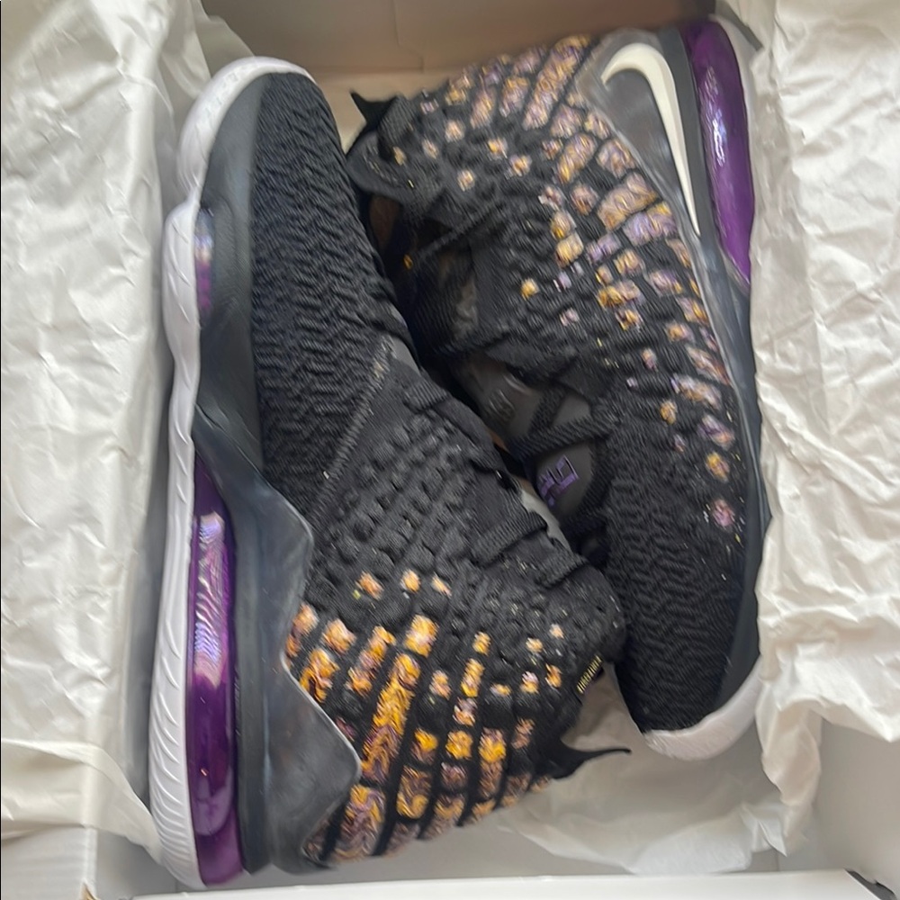 Nike LeBron 17
